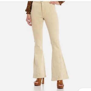 NWT C&V Chelsea & Violet Floral Embroidery Flared Jeans Size 30